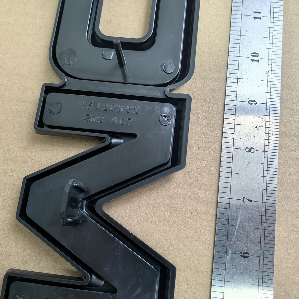 Insignia emblema GMC negra delantera grande 2007-2014 OEM parrilla para Yukon Acadia Foto 2 de 4