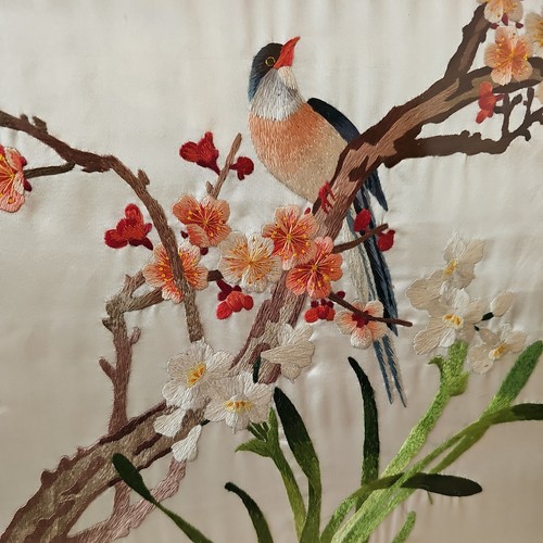 Chinesische Seidenstickerei Vögel und Blüten. - Bild 2 von 4