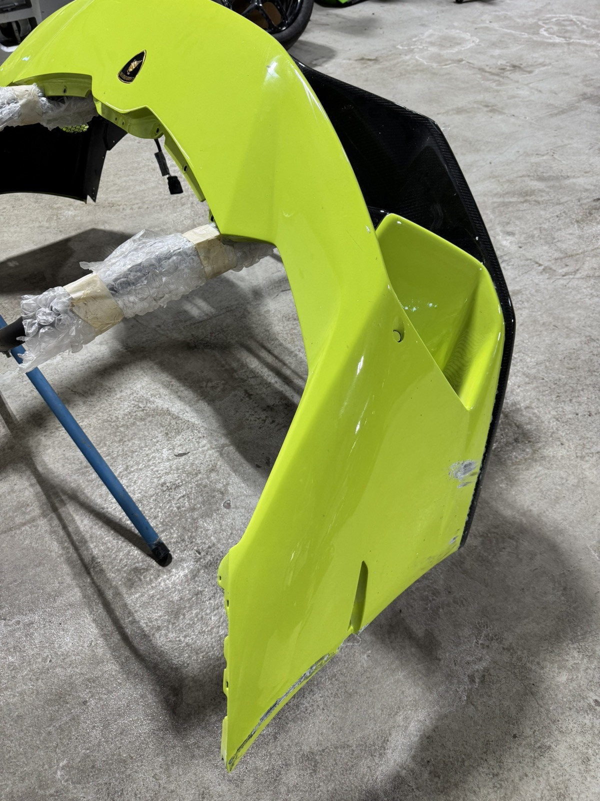 LAMBORGHINI HURACAN LP610 FRONT BUMPER AFTERMARKET CARBON FIBER LOWER USED