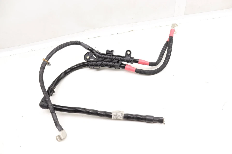 BMW M550I XDRIVE 4.4L - Batería positiva / Alternador / Arnés de cable de arranque Foto 2 de 4