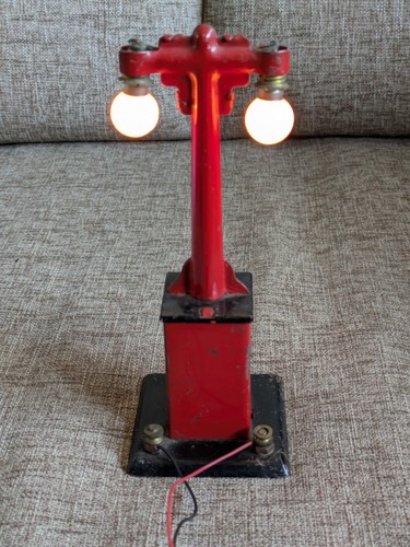 Rare Pre War Louis Marx & Co ~ O Guage Double Platform Lights in good condition. - Picture 2 of 17