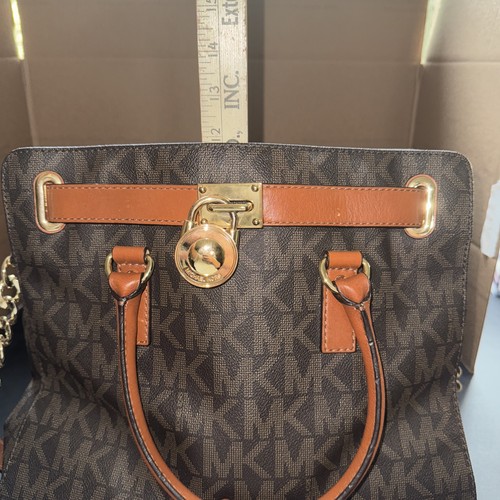 Borsa Michael Kors Hamilton Monogram Logo e Pelle con Lucchetto e Chiave - Foto 16 di 16
