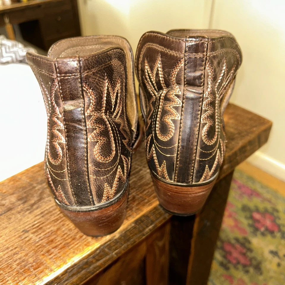 Bota tipo botín Ariat para mujer marrón suela en relieve su pequeña talla única 9 1/2 Foto 4 de 4