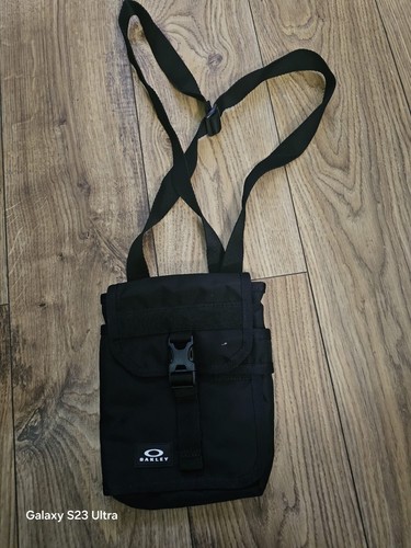 Oakley Clean Days Mini Shoulder Bag Travel Camping Activewear - Picture 4 of 6