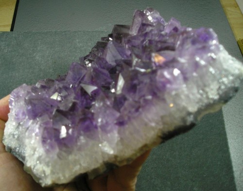 Große Amethyst lila Kristall Geode Probe Brasilien 21 cm 8 1/4" 2,2 kg 4 Pfund 13 Unzen - Bild 7 von 9