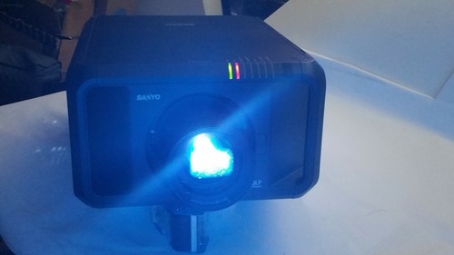 Sanyo PDG-DHT100L HD 1080 DLP Projector - Lamp1 1hr - Lamp2 789hrs - Picture 4 of 12