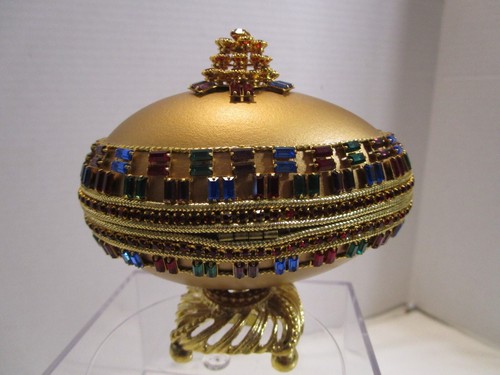 HANDCRAFTED GOOSE EGG Gold MUSIC Hinged BOX & STAND RHIESTONES Crystals 4”W - Imagen 5 de 15