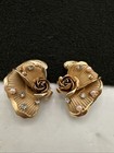 Vintage Rhinestone Faux Pearl Rose Flower Textured Gold Tone Brooch Earring Set — photo 7