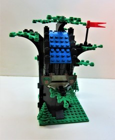 Lego Vintage LL Castle #6054-Forestmen's Hideout-100% w/minifigs-no manual(1988)