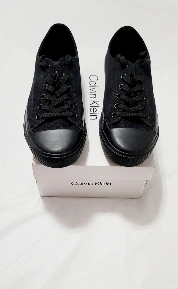 Zapatillas deportivas para hombre Calvin Klein talla 7,5 M negras de lona parte superior baja con cordones punta redonda Foto 4 de 4