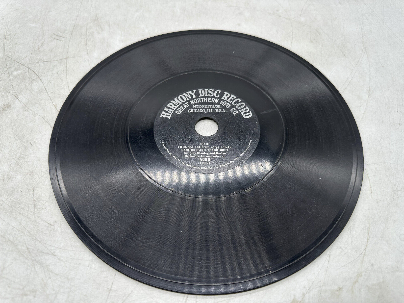 Carrol Clark De Little Old Log Cabin In De Lane / Stanley & Harlan Dixie A696