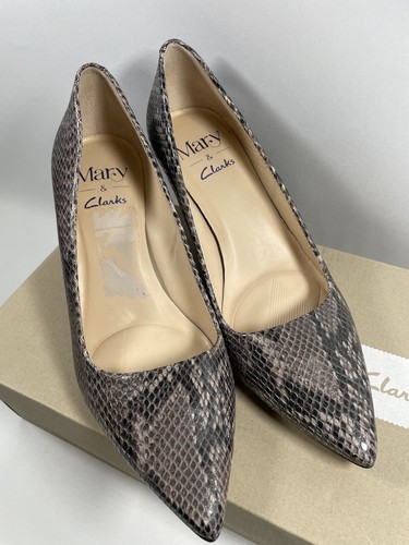 Clarks & Mary Kitten Heels Size 4.5 Snake Skin Beige Heels - Picture 9 of 9