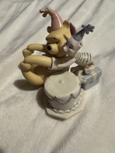 Lenox Disney Showcase Collection Pooh and Ferkel’s Geburtstag Überraschung Figur - Bild 4 von 6