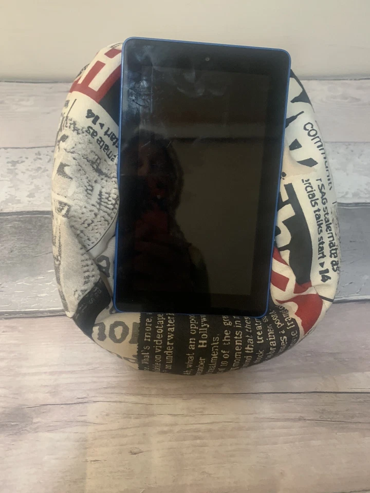 XL iPad Pro Tablet cushion Beanbag stand Switch, kindle Holder Newspaper - Image 2 of 3
