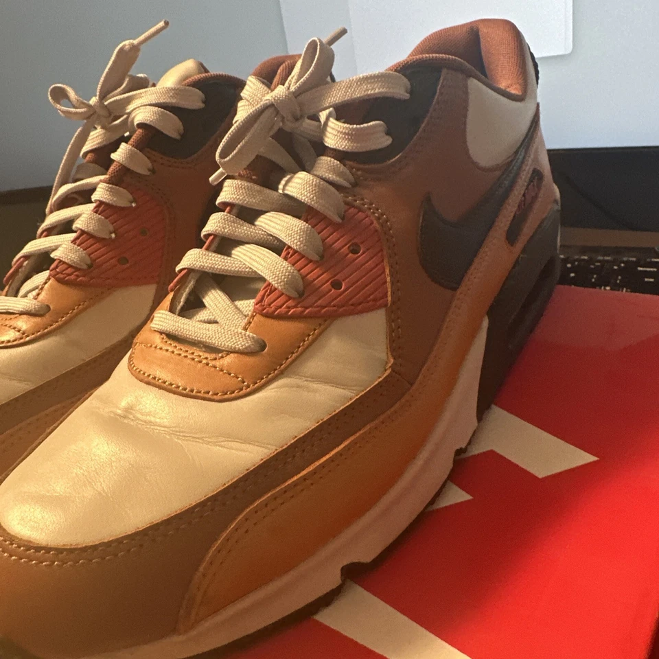 Size UK 11 - Nike Air Max 90 Escape - 718303-002 *good condition *, photo 4 of 5