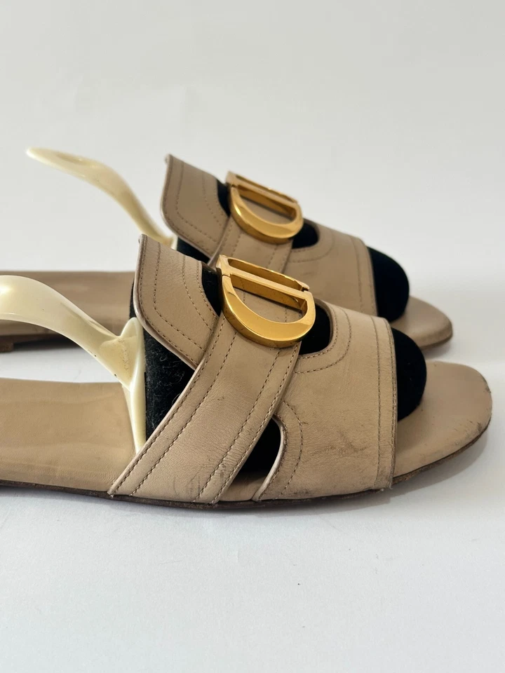 Sandalias planas Dior 30 Montaigne de cuero beige talla 37 EU Foto 3 de 4