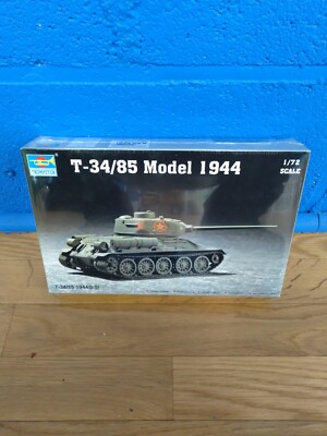 Trumpeter #07207 T-34/85 Tank Model 1944 1/72 Kit SEALED