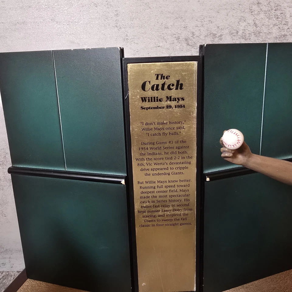 Willie Mays The Danbury Mint The Catch Figurine New York Giants NIB - Image 4 of 4