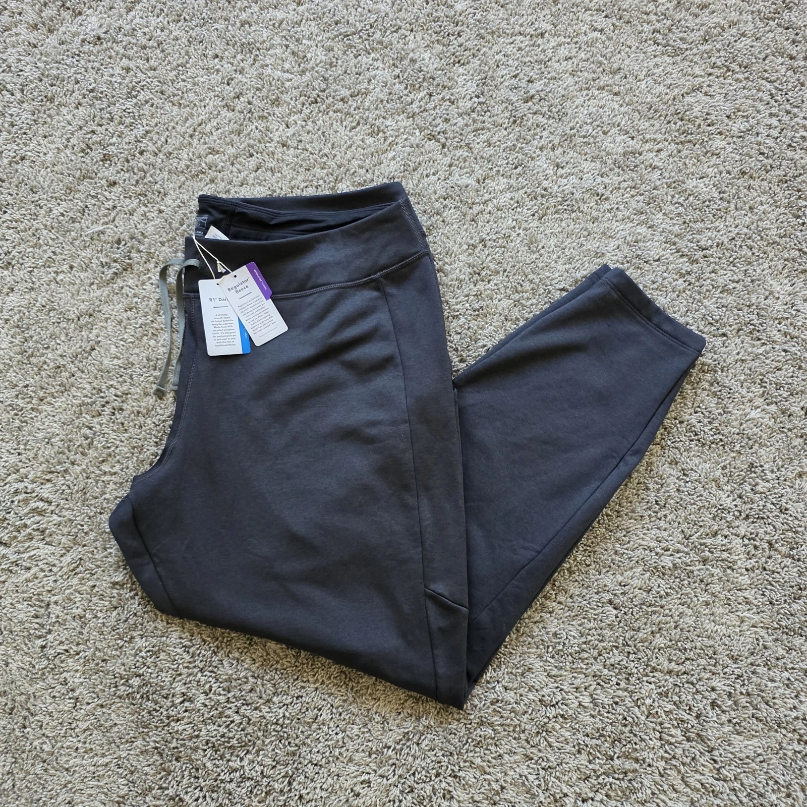 NEW Patagonia R1 Daily Bottoms Fleece Base Layer Pants Women's XL Black Stretch
Opens in a new windo