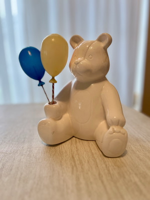 VINTAGE RARE 1985 Castle Enterprises White 7  BEAR Porcelain Coin Bank