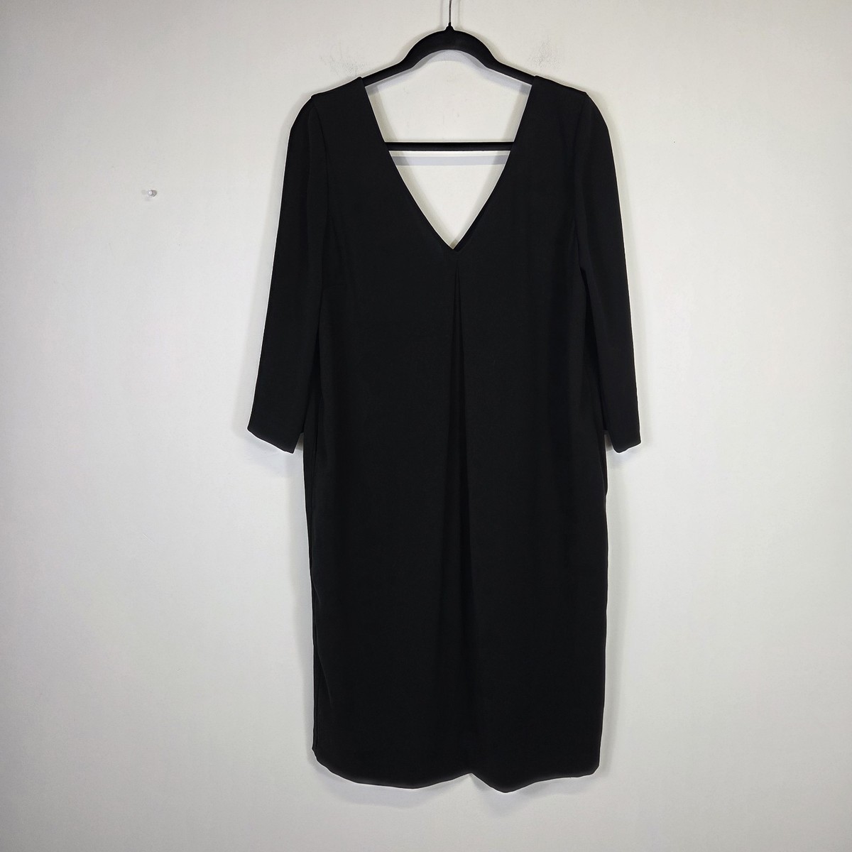 st john knit black dress ST. Size 8 Knee Length Shift VNeck 3/4 Sleeve Quiet Luxury Mivette