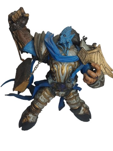 DC Unlimited World of Warcraft Vindicator Maraad Deluxe Collector Figure