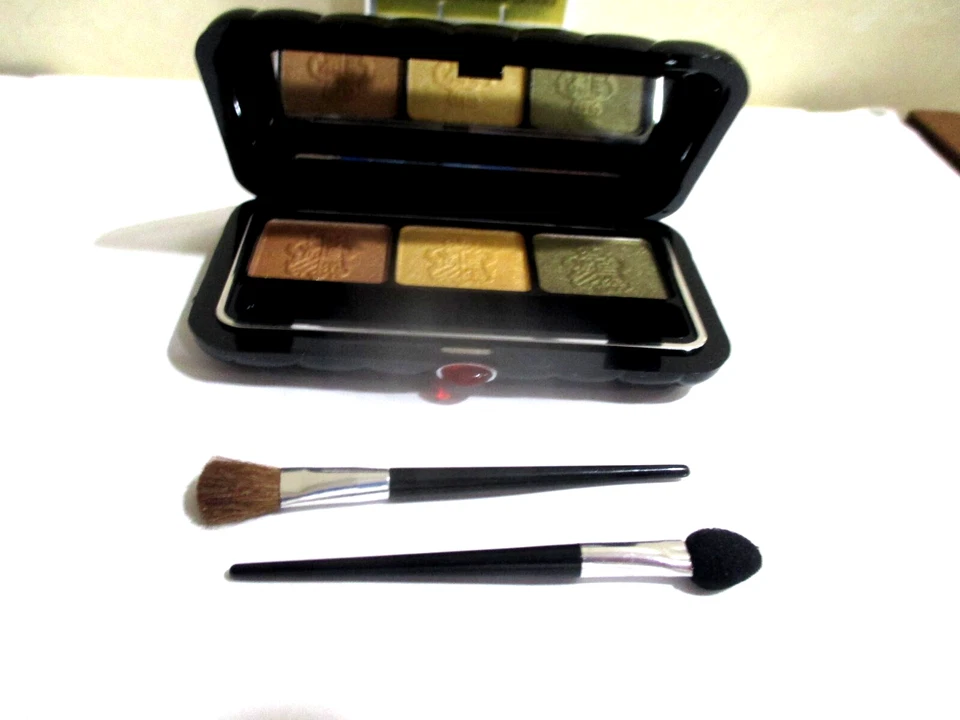 Borghese ~ Satin Shadow Milano Trio - Color: Splend'oro Green-04 - Image 2 of 3