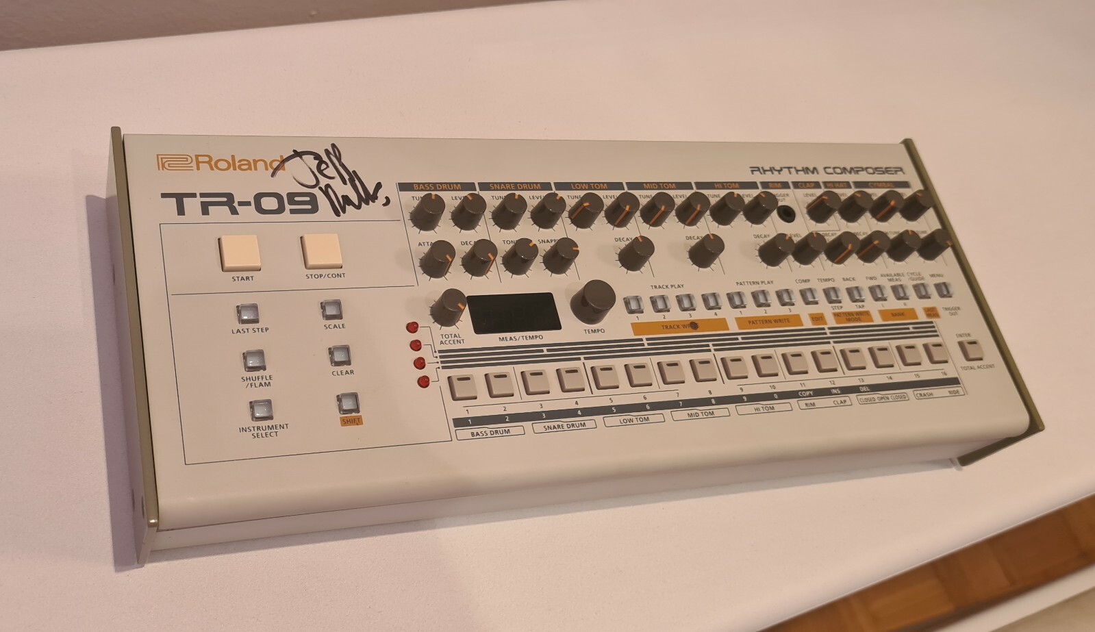 BEHRINGER RHYTHM DESIGNER RD-9　TR-909 Behringer | Product | RD-9