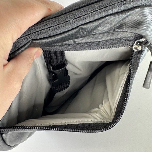 Osprey Bluesign Product Black Handbag Pocket Zip Around Transporter Toiletry Kit - Picture 6 of 12