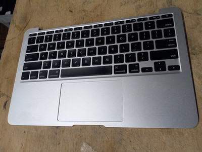 069-7004-A Apple Macbook Air 11'' A1370 Mid 2011 Palmrest Keyboard Touchpad