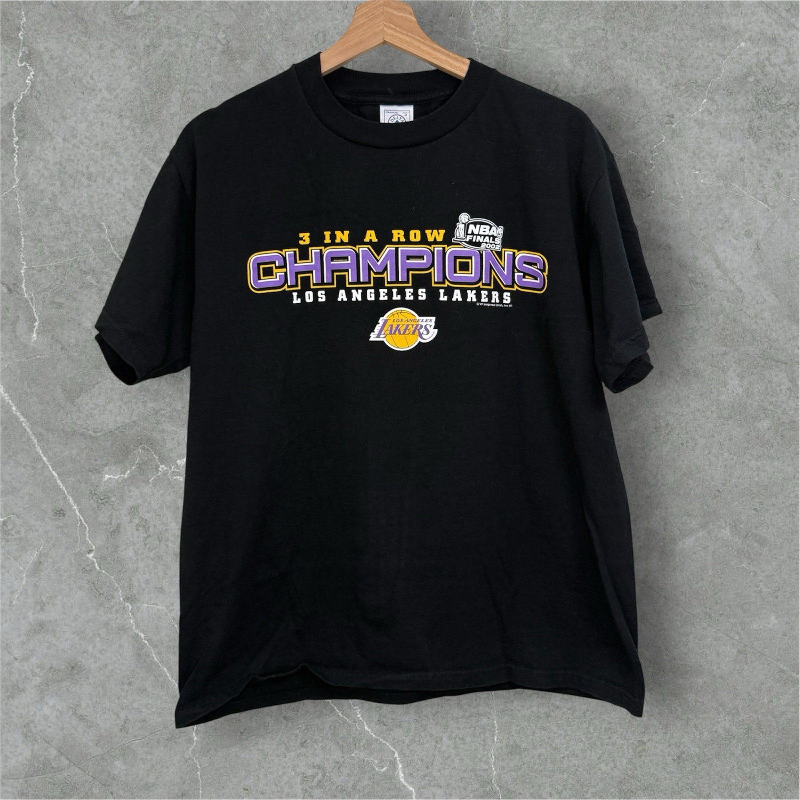 FILA T shirt media Delta Pro Weight 2002 Los Angeles Lakers 3 Peat Champions