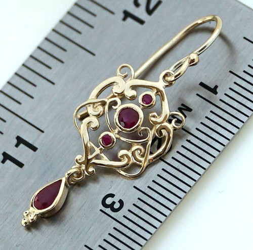 E104 Genuine 9K Solid Gold Natural Ruby Chandelier Filigree Scroll Drop Earrings - Bild 2 von 3