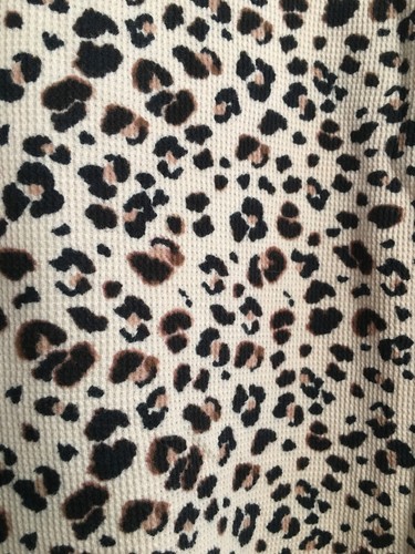 Top de Dormir Victorias Secret Térmico Henley Talla XL Estampado Animal Guepardo Cuello en V - Imagen 11 de 13