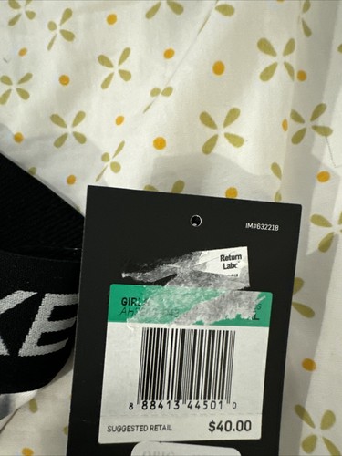 NWT Nike Pro Girls Size XL Black & White Athletic Workout Leggings Cropped Capri - Picture 4 of 4