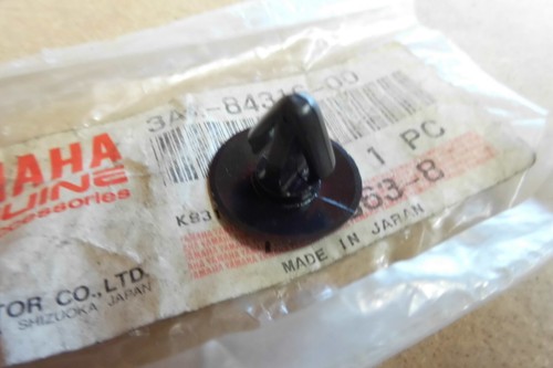 YAMAHA CW50 CW 50 1990-1992 GENUINE NOS HEADLAMP BODY NUT - # 3AA-84316-00 - 第 1/2 張圖片