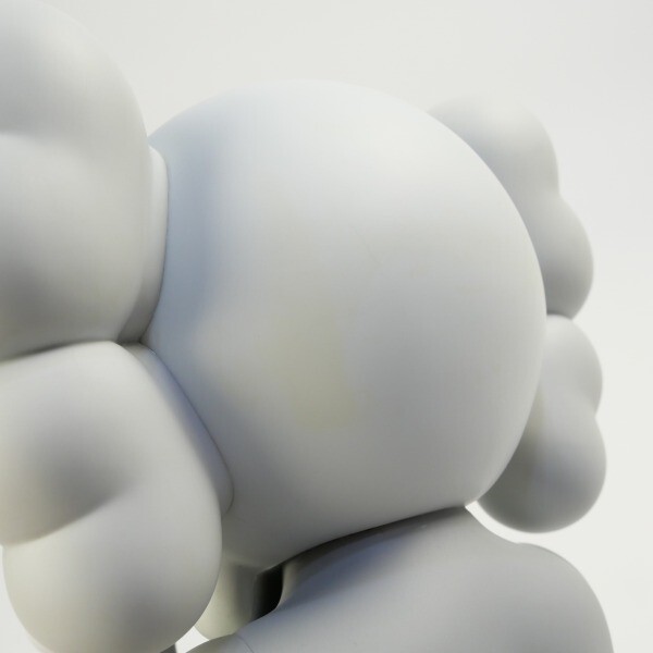 KAWS カウズ ×MEDICOM TOY  2013年モデル 灰 KAWS カウズ ×MEDICOM TOY COMPANION Passing Through