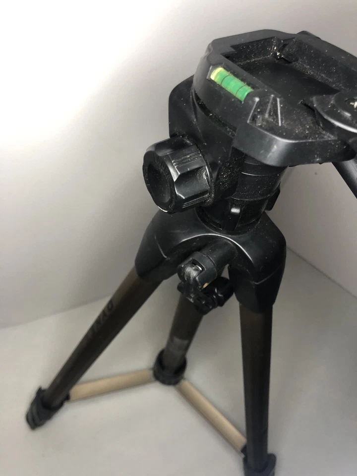 DYNEX DX-TRP60 TRI-POD WITH CARRYING BAG - LIGHTWEIGHT - CAMERA / MOVIE CAMERA - Image 3 of 4