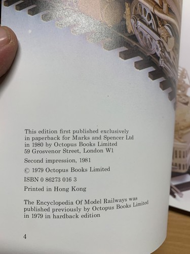 1981 "THE ENCYCLOPEDIA OF MODEL RAILWAYS" LARGE ILLUSTRATED PAPERBACK BOOK (P5) - Picture 8 of 17