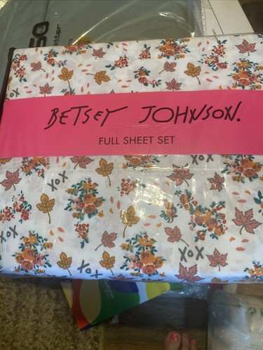 New Betsey Johnson Full Sheet Set 4 Pieces Flowers XOs NIP So Cute