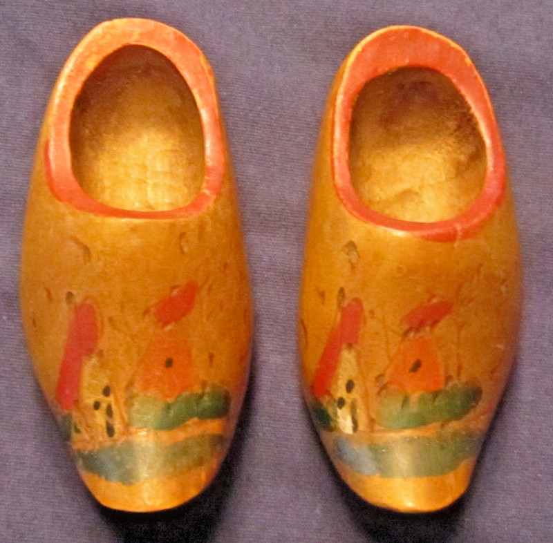 VINTAGE DUTCH HOLLAND MINIATURE WOODEN SHOES W/ SIGNED INITIALS K. S.