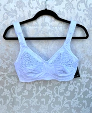 Frugue Size 34DDD/E Women's White Floral Lace Wirefree Comfort Strap Bra