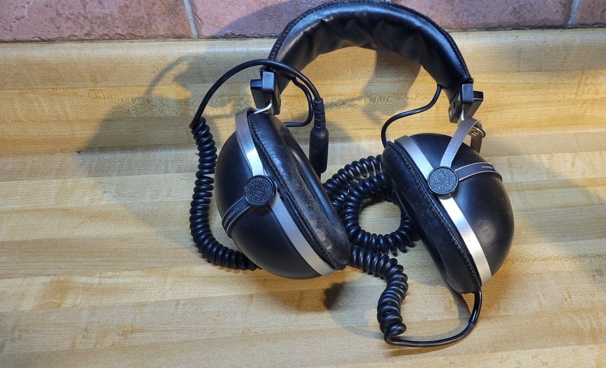 Pioneer SE-405 有線ヘッドホン パイオニア(Pioneer)のヘッドホン