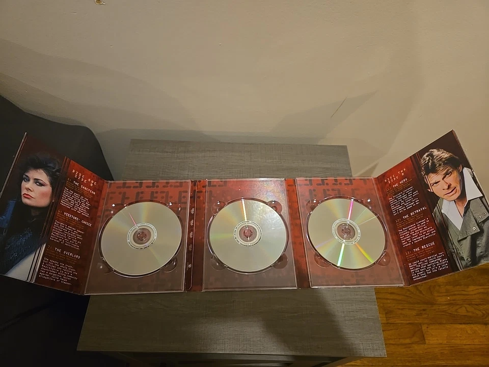 V the Complete TV Series - Image 2 of 4