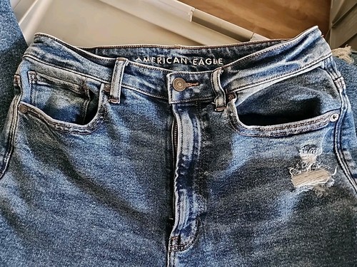 American Eagle The Highest Rise Mom Jeans Size 8 Short