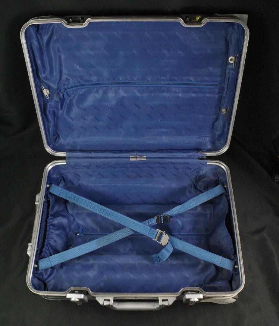 RIMOWA 920.52 TOPAS TSA cabin trolley 2 wheels 35L out of RIMOWA 920.52 TOPAS TSA cabin trolley 2 wheels 35L out of