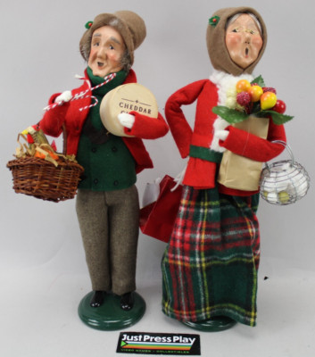 2005 Byers' Choice Grandma & Grandpa Grandparent Christmas Shoppers Pair