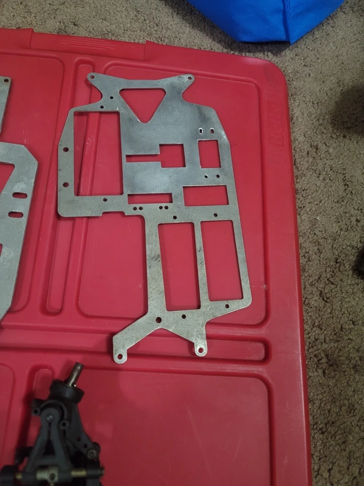 VINTAGE RARE SG MK4 CHASSIS LOT AND REAR DIFFERENTIAL 1/8 SCALE RC RARE HTF !!! - Image 4 of 4