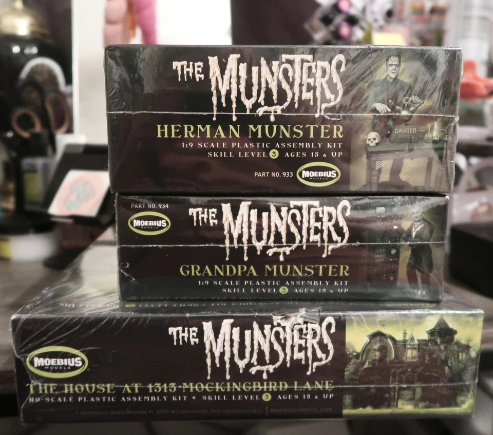 The Munsters 1:9 Scale Plastic Assembly Kit Lot Herman Grandpa Munster The House - Image 2 of 4