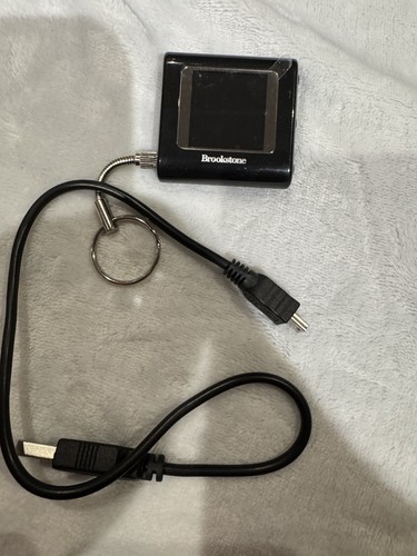 Brookstone Digital Photo Keychain 1.5" Screen Stores 100 Photos Rechargeable - Picture 3 of 3