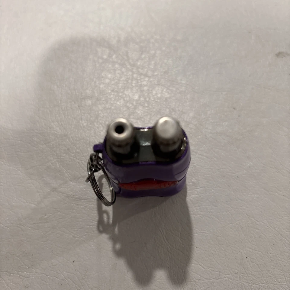 Rare Novelty Lighter light up Red Heart on 2 bottles in a carry bag key chain - Image 3 of 4